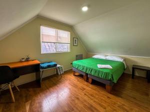 En eller flere senge i et værelse på Casa dos habitaciones en Valdivia