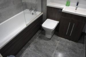 Koupelna v ubytování Melbourne House Apartment Near Train Station! + 13 fotografií