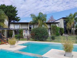 Hồ bơi trong/gần Los Pinares de Belgrano