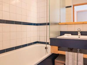 Koupelna v ubytování Appartement ski aux pieds Val Thorens - 6 pers, central et pratique - FR-1-637-92 + 4 fotografie