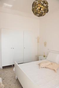 Rúm í herbergi á Dimora Cappuccini Guest House