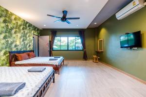 TV a/nebo společenská místnost v ubytování พาลาซิโอ เดอ ปราณี