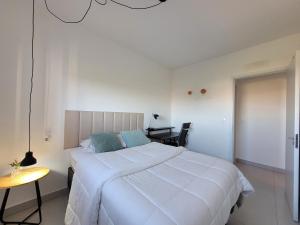 En eller flere senge i et værelse på Edificio LAVIT - Perto da Getulio com Piscina, Academia e Cowork + 86 billeder