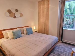 a bedroom with a large bed and a window at Bellio in Sobe in Miami Beach +102 photos