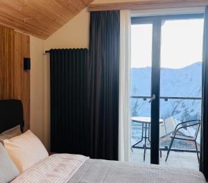 En generel udsigt til bjerge eller udsigt til bjerge taget fra lejligheden