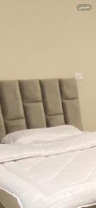 En eller flere senge i et værelse på مساكن بيتي