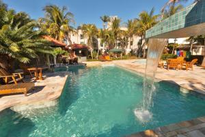 a swimming pool with a fountain in a resort at Hotel GAPH Maringa - Economico Mini Resort in Maringá