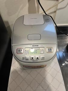 een wasmachine op de bovenste verdieping bij Shinehouse2 in Kawaguchi