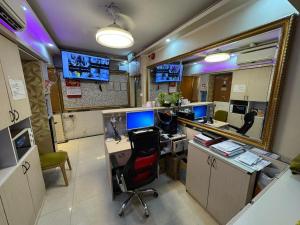 an office with two computer desks and a mirror at New Happy Land Guest House in Hong Kong