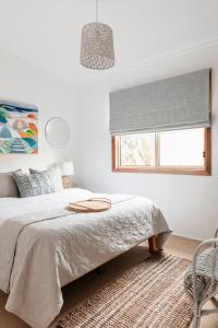 En eller flere senge i et værelse på Surfers Delight Beach House