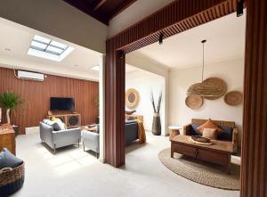 Posezení v ubytování de CINTA Villa - KUTA - 6 bedrooms - Heart of Kuta