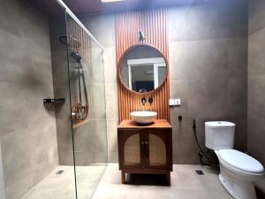 Koupelna v ubytování de CINTA Villa - KUTA - 6 bedrooms - Heart of Kuta