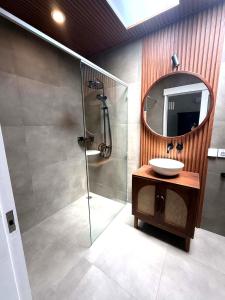 Koupelna v ubytování de CINTA Villa - KUTA - 6 bedrooms - Heart of Kuta