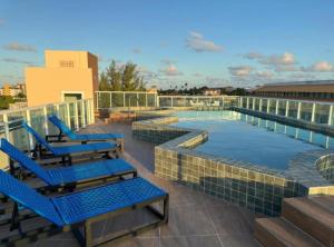 een zwembad op het dak van een gebouw bij Eco mirage Residence in Porto De Galinhas