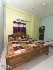 Een bed of bedden in een kamer bij Om guest house