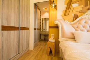 a bedroom with a white bed and a mirror at Miller Homestay in Wujie