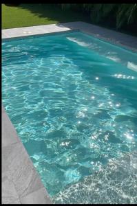 Bazén v ubytování NATUREs LAP FARM STAY Mysore nebo v jeho okolí