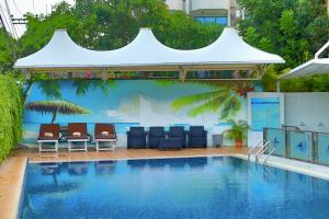 Bazén v ubytování Hotel Kollol by J&Z Group nebo v jeho okolí