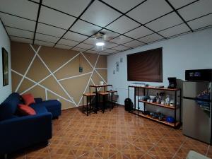 TV a/nebo společenská místnost v ubytování Sunset Room El Tunco - Surf City - H7