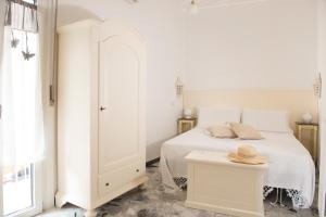 Rúm í herbergi á Dimora Cappuccini Guest House