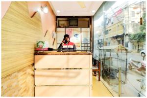 Hosté ubytování Sunrise Grand Inn Near Agra Lucknow Express Way - Lift and Restaurant Service # Fully Air conditioning Premium Room - Best Premium Hotel In Lucknow