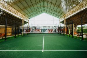 Tenis a/nebo squash v ubytování Munduk Moding Plantation Nature Resort nebo okolí