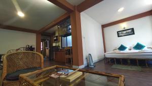 Et opholdsområde på The Bamboo Haven one bed room apartment