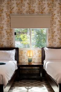 Postel nebo postele na pokoji v ubytování Island Loft in the Heart of Thong Nai Pan