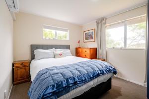 En eller flere senge i et værelse på Sea View Batch