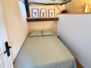 En eller flere senge i et værelse på Maison 3 chambres - gare à pied -dog friendly