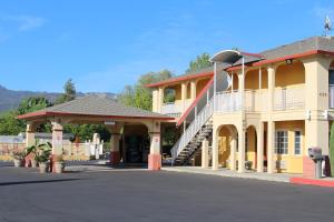 The facade or entrance of Upper Lake Inn & Suites