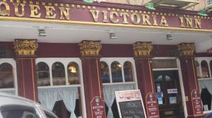 a store with a sign that reads queen victoria inn at Queen Victoria Inn in Pattaya