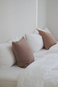 Postel nebo postele na pokoji v ubytování Private Rooftop, Near Hwangnidan gil, English Host