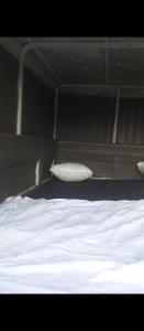 Giường trong phòng chung tại Caravan camping