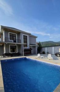 Bazén v ubytování Zizik nebo v jeho okolí