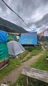 Naturlandskabet i nærheden af campingpladsen + 3 billeder