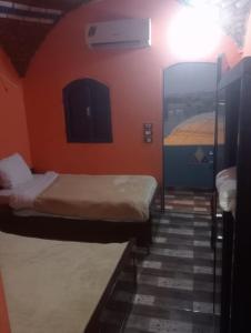 En eller flere senge i et værelse på NeNeKaTo Nubian House