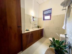 Koupelna v ubytování Shambhala + 29 fotografií