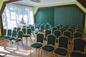 a room filled with lots of chairs and tables at Hotelik Gołdap in Gołdap
