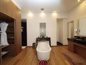 Et badeværelse på Terma Linca Resort and Spa + 120 billeder