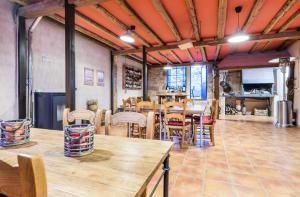 En restaurant eller et andet spisested på Casa Rural Alcolea del Pinar