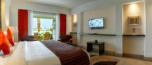 TV a/nebo společenská místnost v ubytování Monte Carlo Sharm Resort & Spa