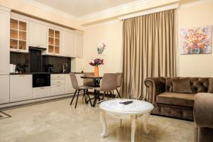 Kuchyň nebo kuchyňský kout v ubytování NJoy Apartments - Republiq Square, One BR, Self Check In + 32 fotografií