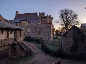 Fotografie z fotogalerie ubytování Chateau d'Albon - Chambres d'Hotes - Saint Andre d'Apchon v destinaci Saint-André-dʼApchon