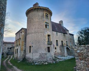 Fotografie z fotogalerie ubytování Chateau d'Albon - Chambres d'Hotes - Saint Andre d'Apchon v destinaci Saint-André-dʼApchon + 4 fotografie
