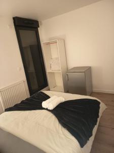 Postel nebo postele na pokoji v ubytování Chambre simple à 20 minutes de Paris + 4 fotografie