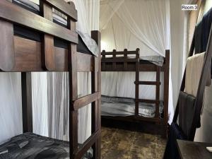 En eller flere senge i et værelse på Silverlane Beach House + 27 billeder