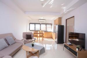 a living room with a couch and a table at Rangsit Apartment II in Ban Talat Rangsit