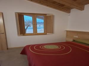 En eller flere senge i et værelse på Can Mireia Arnes