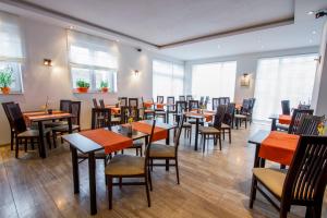 A restaurant or other place to eat at Sentami